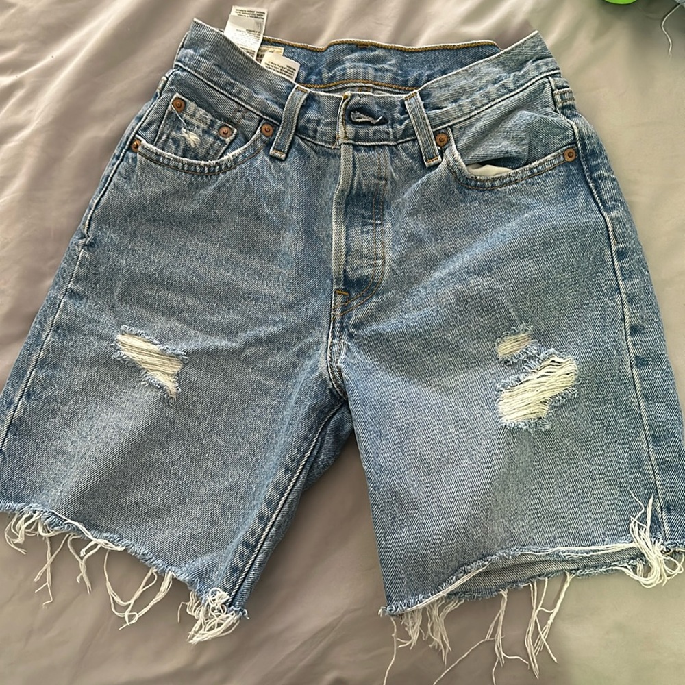 Levi 501 mid thigh shorts size 23